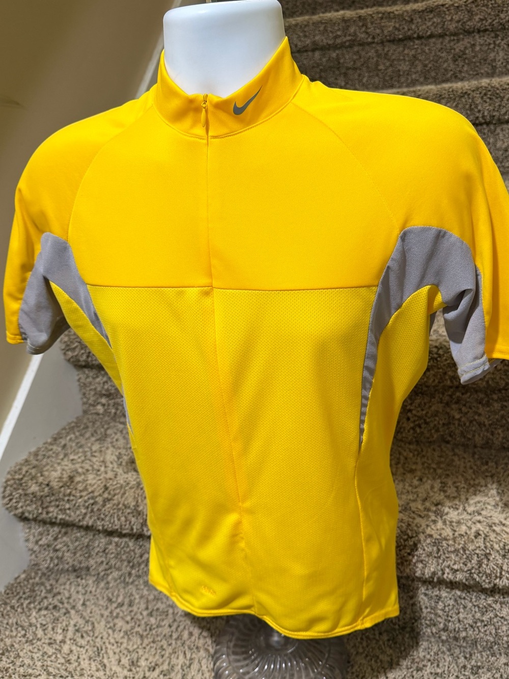 Bright *NIKE dri-fit* men’s lightweight athletic running cycling jersey shirt M